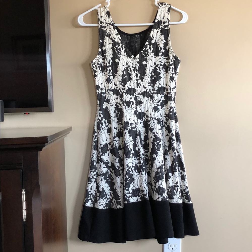 Le Lis Maude Textured Knit Dress